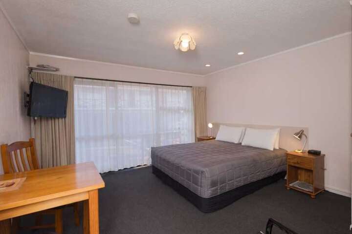 Room 6 of 107