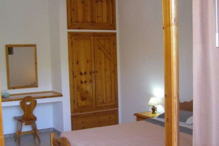 Room 2 of 28