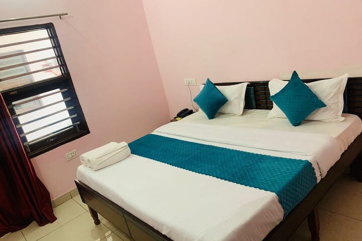 Room 5 of 14