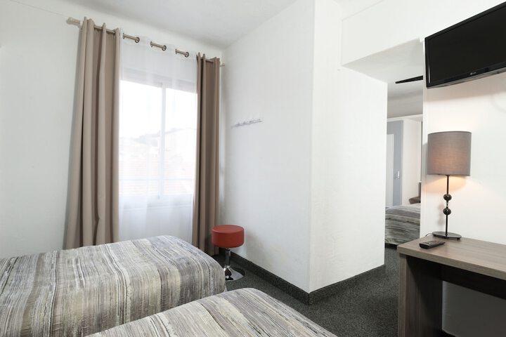 Room 6 of 48
