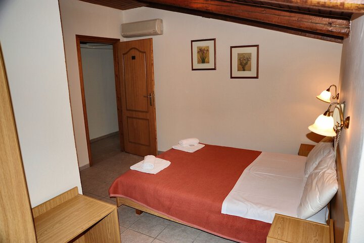 Room 10 of 82