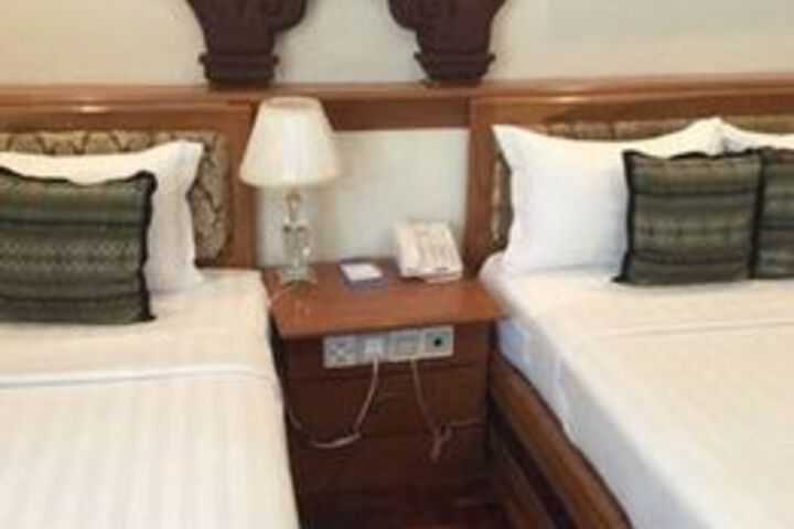 Room 9 of 26