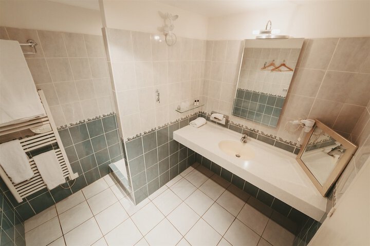 Room 14 of 24