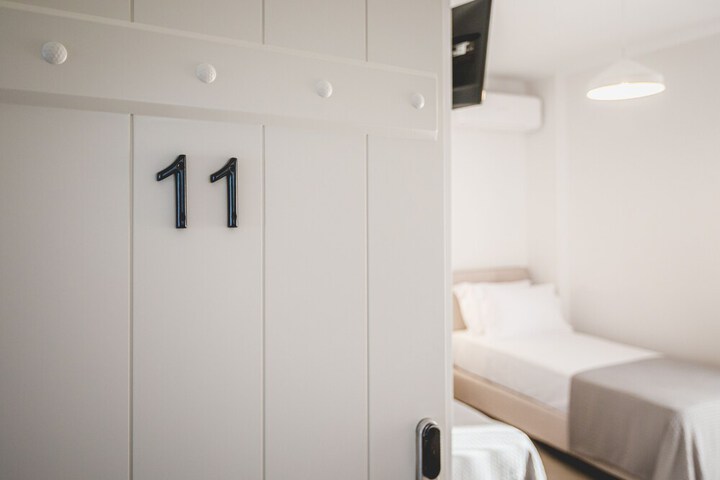 Room 53 of 108