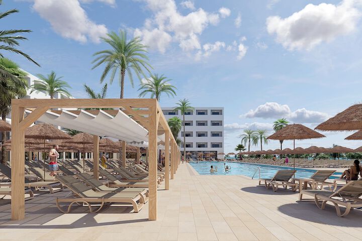 Hotel with Pool
