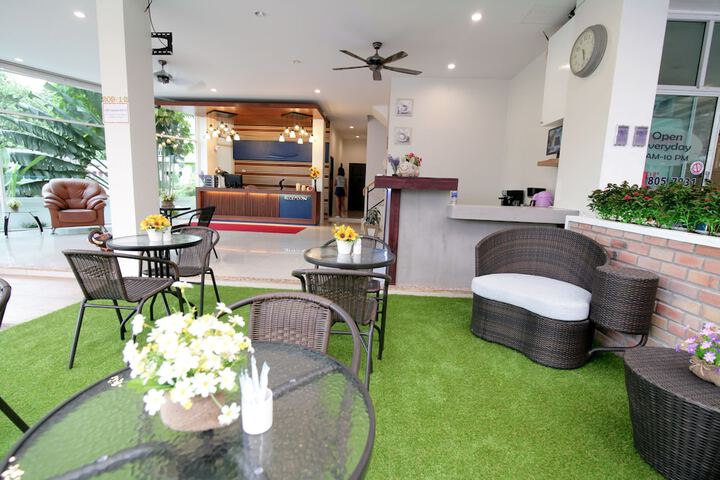 Entrance & Lobby