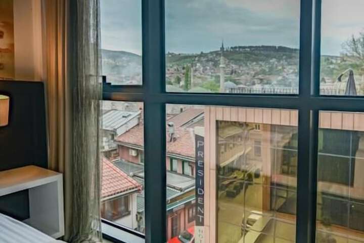 Room 27 of 73