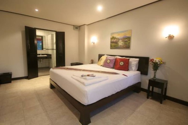 Room 7 of 33