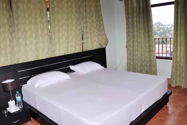 Room 5 of 12