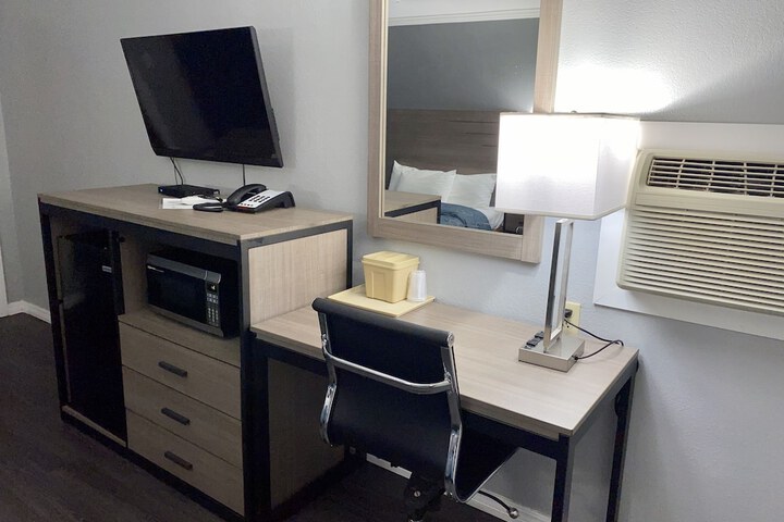 Room 18 of 35