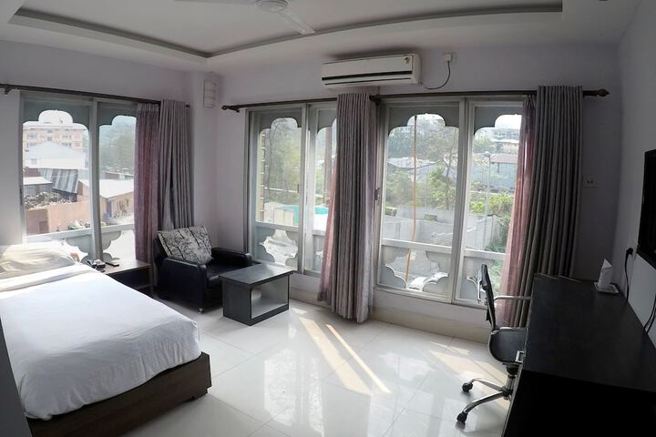 Room 6 of 20