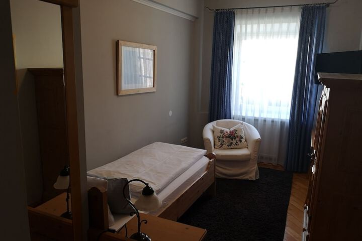 Room 12 of 111