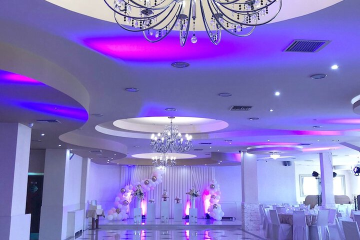 Ballroom/Hall 34 of 45