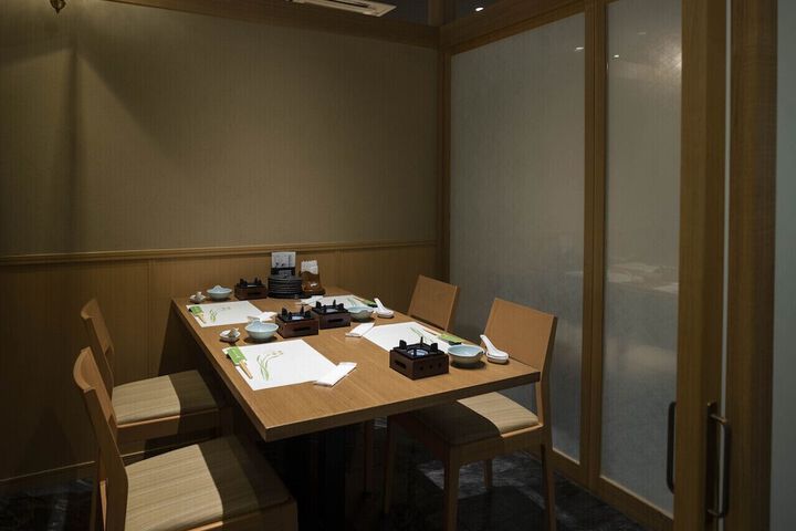 Dining 42 of 72
