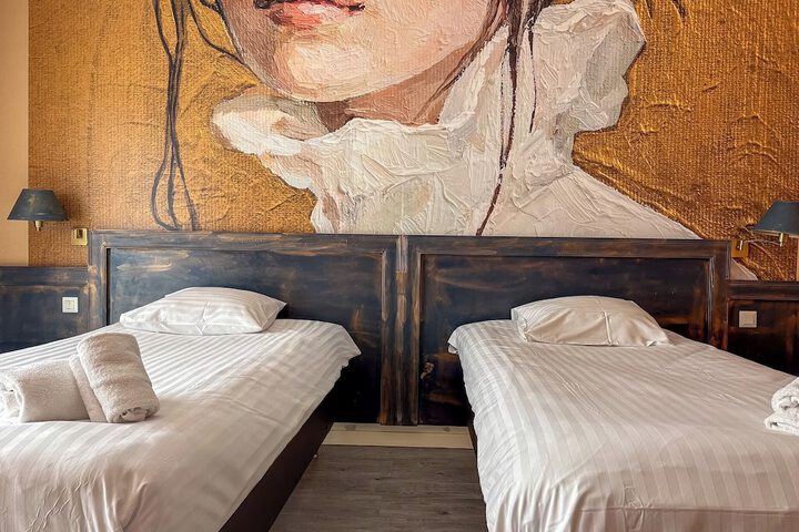 Room 25 of 90