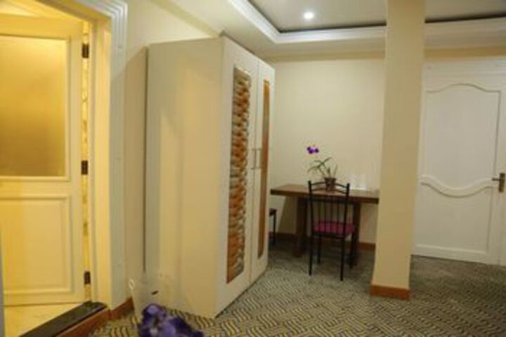 Room 28 of 37