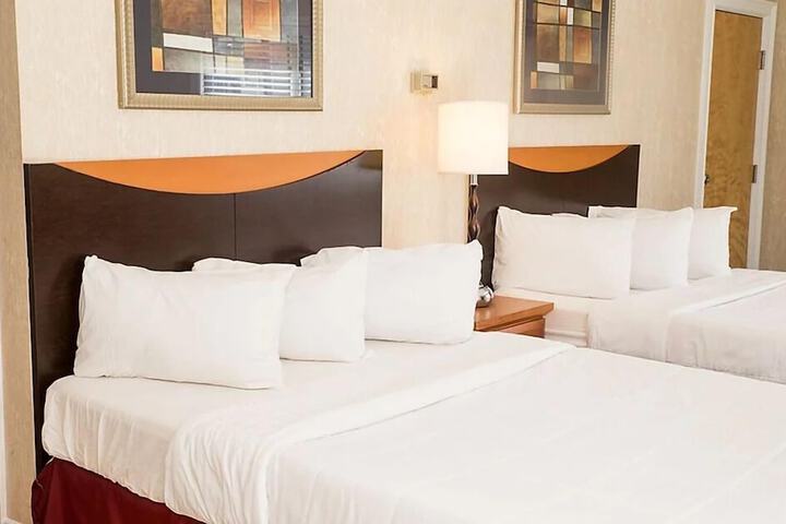 Deluxe 2 Queen Beds (8 of 8)