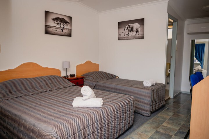 Room 6 of 11