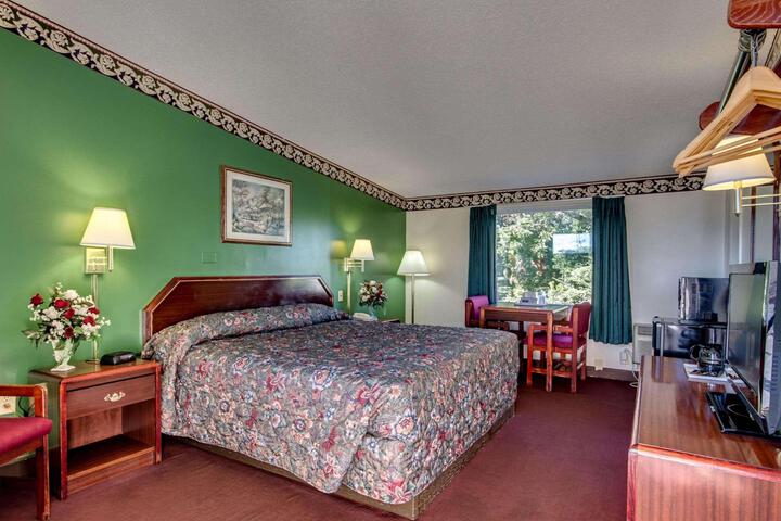 1 King Bed (7 of 9)