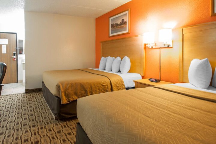 1 Queen Bed (14 of 14)