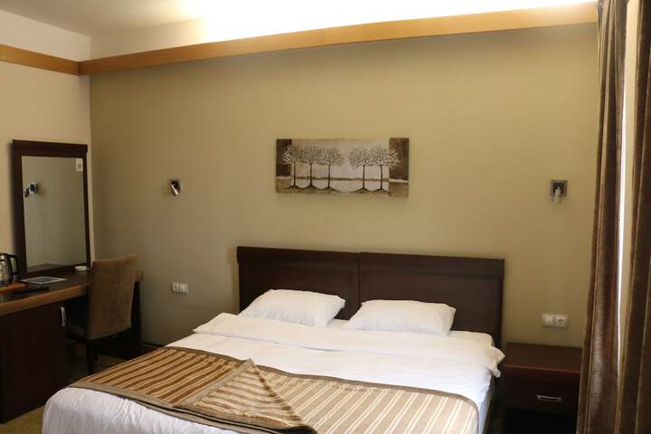 Room 73 of 108