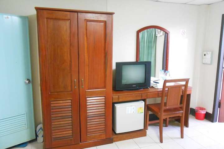 Room 14 of 25