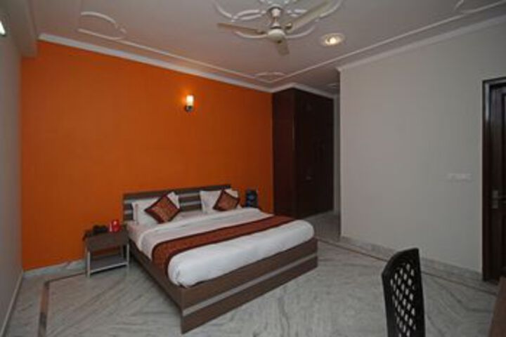 Room 13 of 21