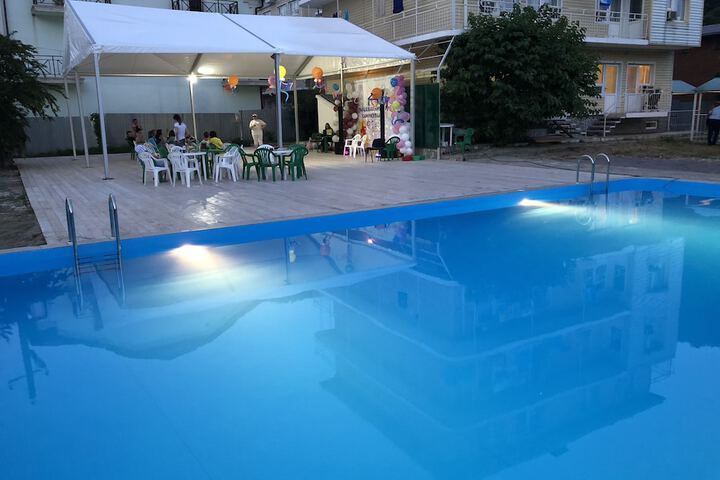 Pool 10 of 45