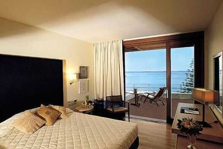 Room 16 of 24