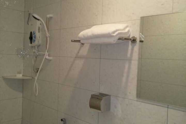 Room 15 of 23