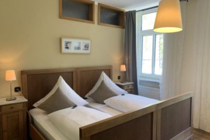 Room 3 of 41