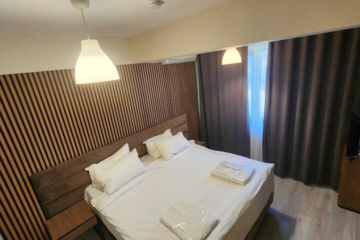 Room 25 of 33