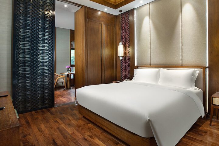 Room 27 of 132