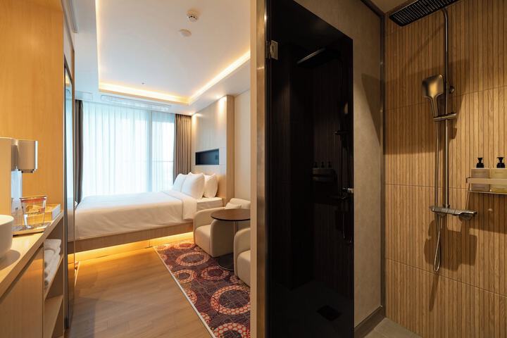Room 10 of 15