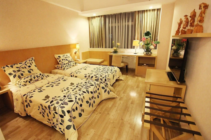 Room 6 of 19