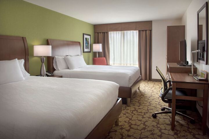 2 Queen Beds (1 of 7)
