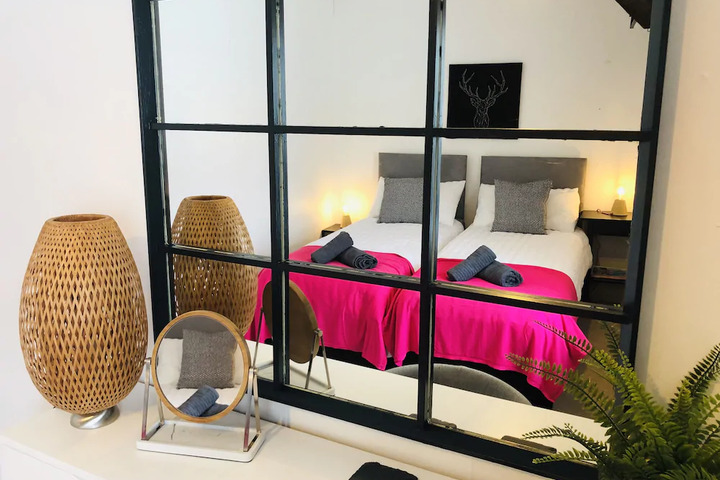Room 5 of 6