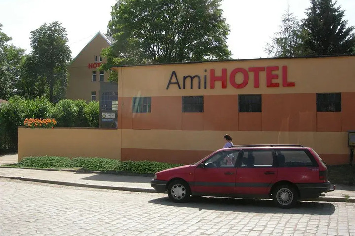 AMI HOTEL