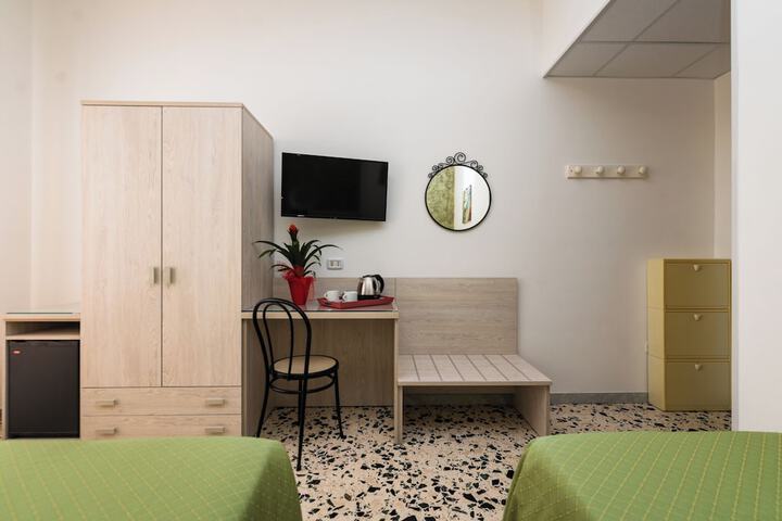 Room 49 of 99