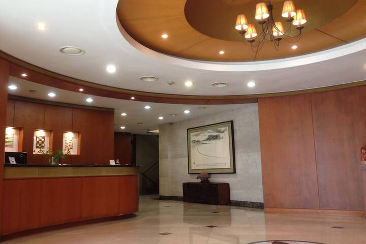 Entrance & Lobby