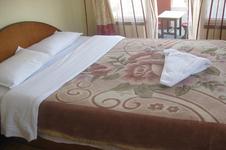 Room 4 of 66