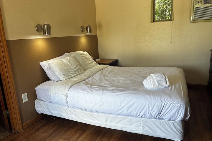 Room 5 of 19