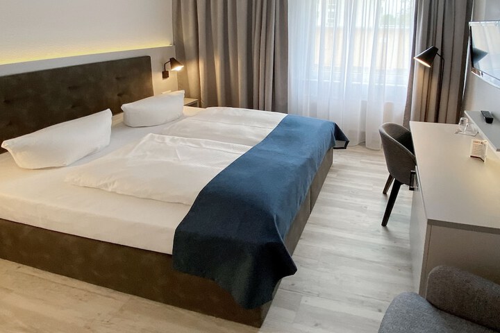 Room 14 of 33