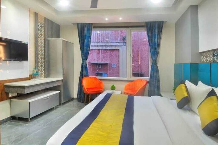 Room 6 of 13