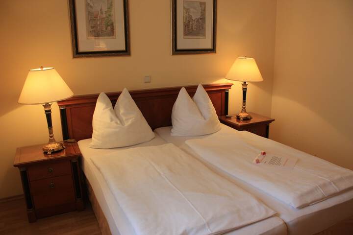 Room 10 of 33