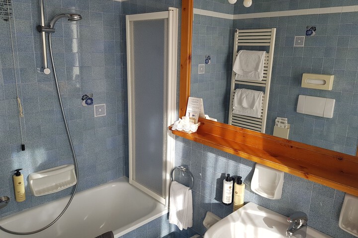 Room 42 of 60