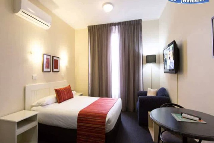 Room 4 of 34