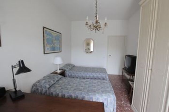 Room 13 of 20
