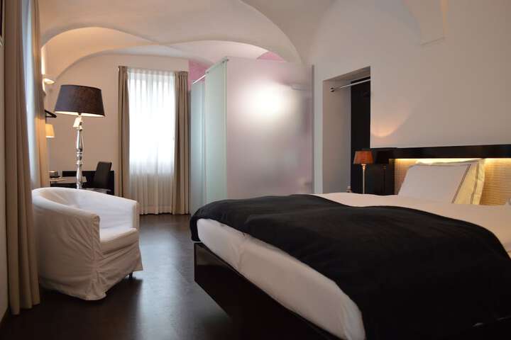 Room 13 of 25