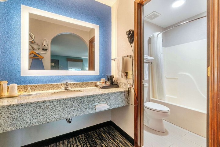 Room 12 of 27